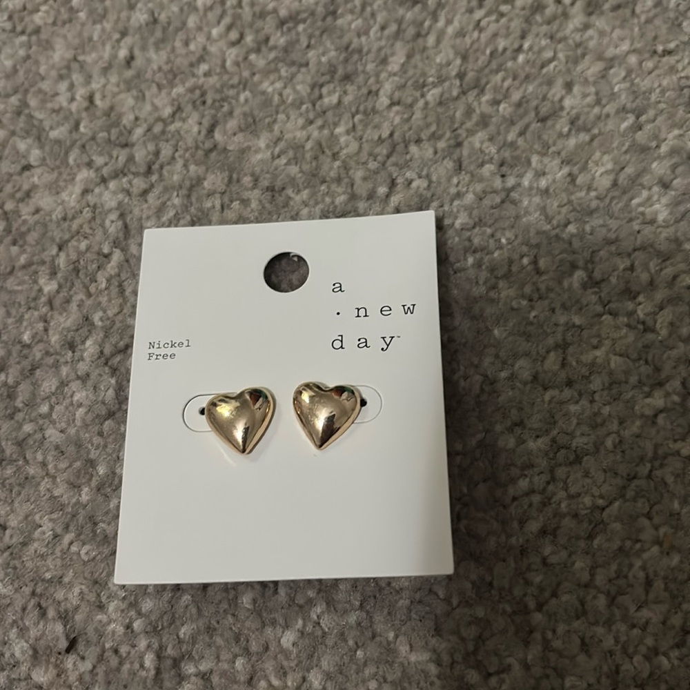gold heart studs